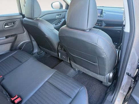 Used 2025 Nissan Rogue SV image 24