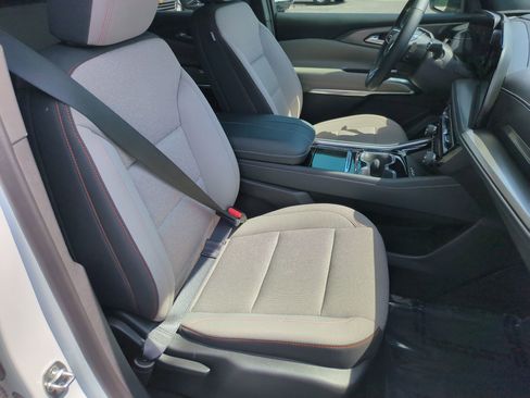Certified 2024 Chevrolet Traverse LT FWD image 32
