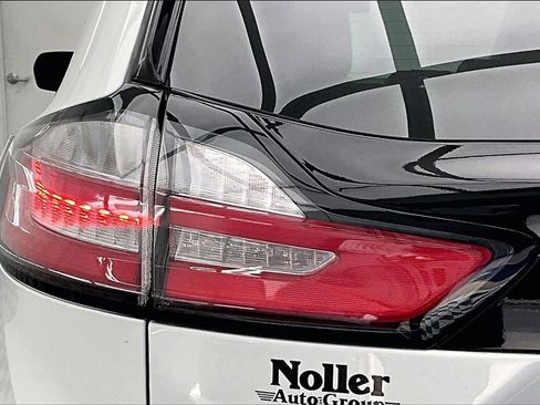 Used 2022 Ford Edge SE w/ Black Appearance Package image 30