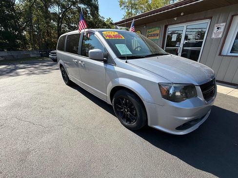 Used 2019 Dodge Grand Caravan GT image 1