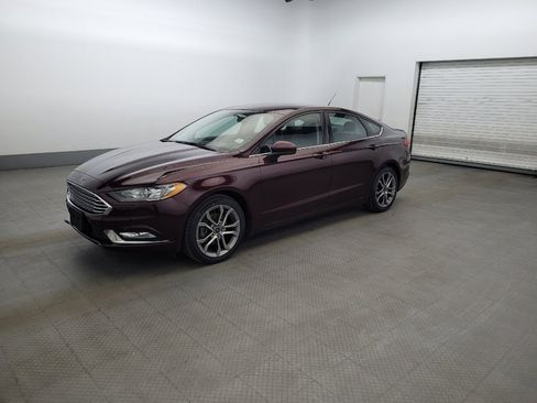 Used 2017 Ford Fusion SE w/ Equipment Group 201A FWD image 2