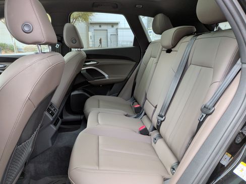Used 2025 Audi Q5 Premium w/ Convenience Package AWD/4WD image 32