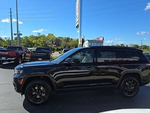 New 2025 Jeep Grand Cherokee L Altitude image 5