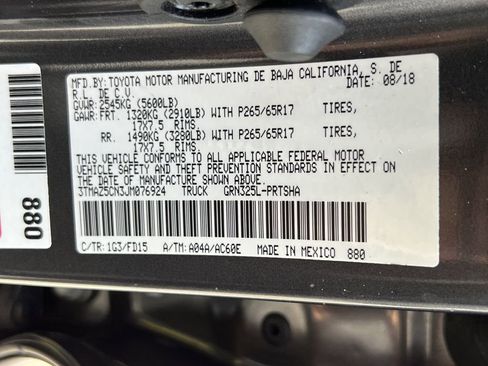 Used 2018 Toyota Tacoma TRD Sport w/ Technology Package image 28