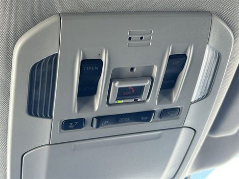 Used 2022 Toyota Highlander Limited image 21