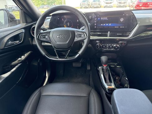 Used 2025 Chevrolet Trax RS w/ Sunroof Package image 12