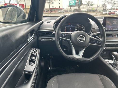 Used 2025 Nissan Altima 2.5 SV image 34