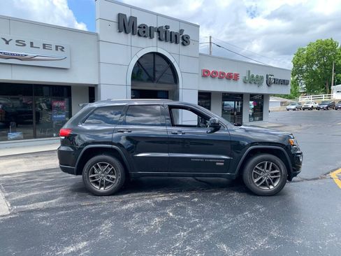 Used 2016 Jeep Grand Cherokee Laredo 75th Anniversary AWD/4WD image 8