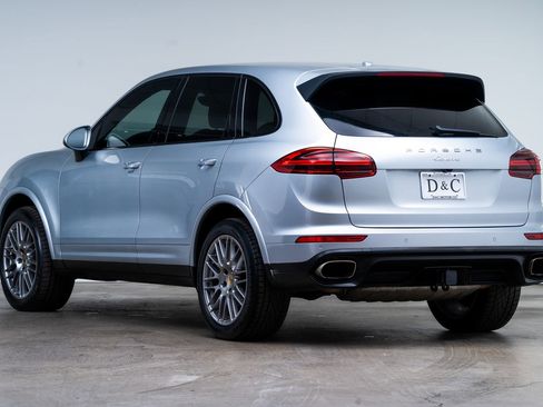 Used 2017 Porsche Cayenne Platinum Edition AWD/4WD image 4