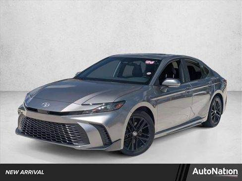 Certified 2026 Toyota Camry SE image 1