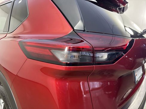 Certified 2021 Nissan Rogue S image 28