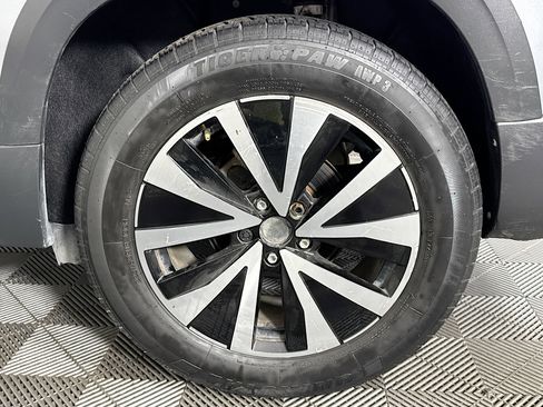 Used 2024 Volkswagen Taos SE FWD image 36