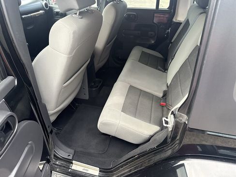 Used 2010 Jeep Wrangler Unlimited Sahara AWD/4WD image 18