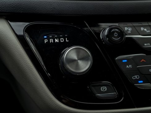 Used 2019 Chrysler Pacifica Touring-L Plus w/ Advanced Safetytec Group image 32