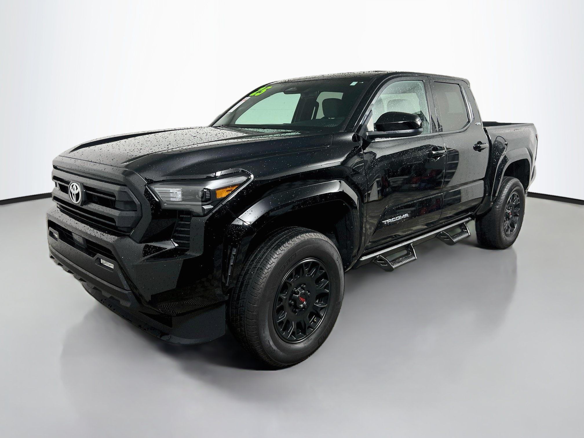 Used 2025 Toyota Tacoma SR5 AWD/4WD image 9
