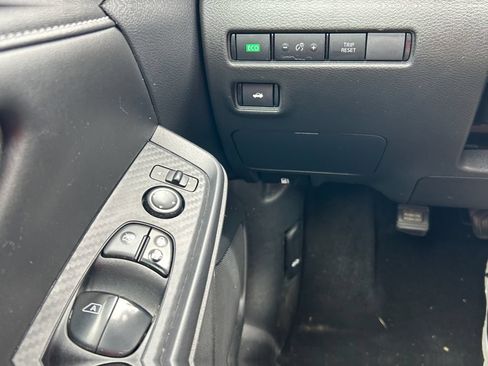 Used 2024 Nissan Sentra SV FWD image 16