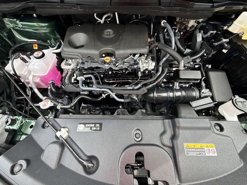 Certified 2025 Toyota Sienna LE FWD image 17