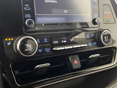 Used 2020 Toyota Highlander XLE image 14