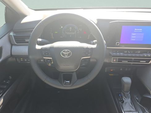 Used 2025 Toyota Camry LE w/ Convenience Package image 12