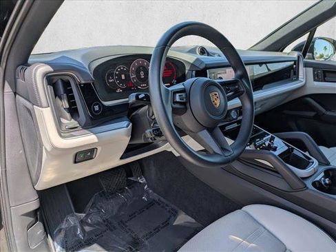 Used 2024 Porsche Cayenne AWD/4WD image 10