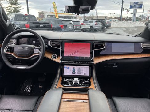 Used 2024 Jeep Grand Wagoneer Series III image 22