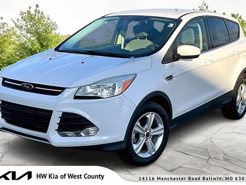 Used 2015 Ford Escape SE image 1