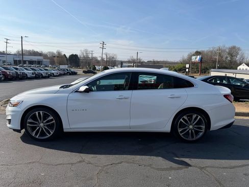 Used 2021 Chevrolet Malibu LT FWD image 4