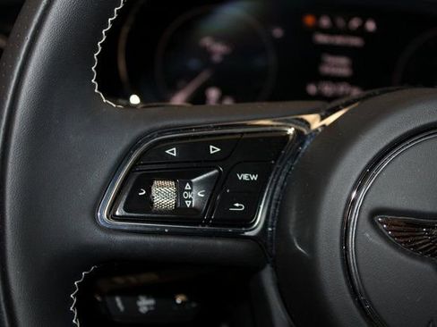 Used 2023 Bentley Bentayga Extended Wheelbase image 44