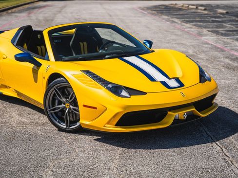 Used 2015 Ferrari 458 Speciale A RWD image 3