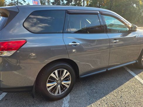 Used 2015 Nissan Pathfinder S image 9