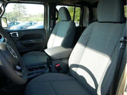 New 2025 Jeep Gladiator Willys image 15