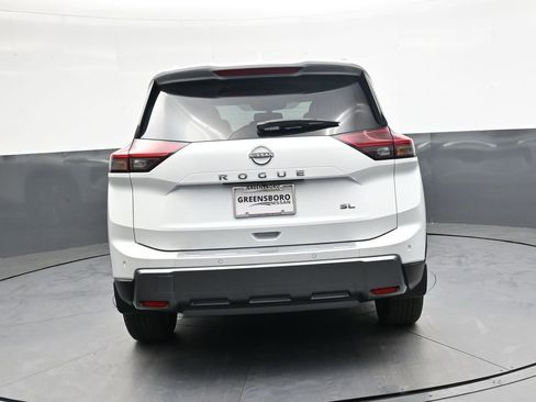 Used 2024 Nissan Rogue SL FWD image 5