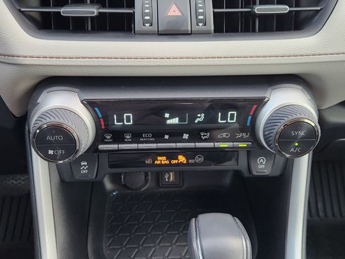 Used 2023 Toyota RAV4 XLE Premium image 22