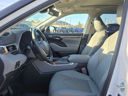 Used 2023 Toyota Highlander Platinum image 20