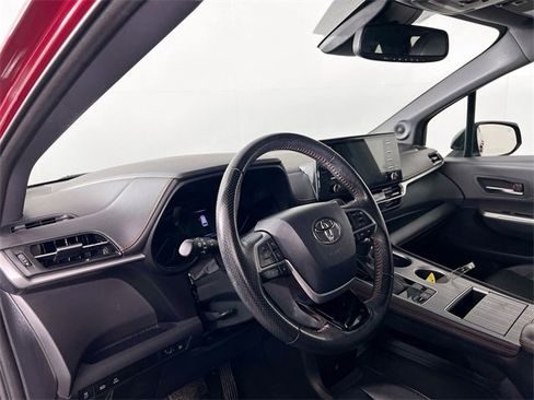 Used 2021 Toyota Sienna XSE image 10