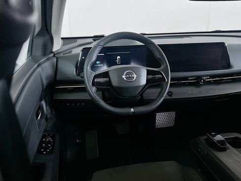 Used 2024 Nissan Ariya AWD image 18