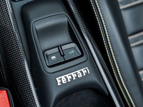 Used 2022 Ferrari F8 Tributo RWD image 58