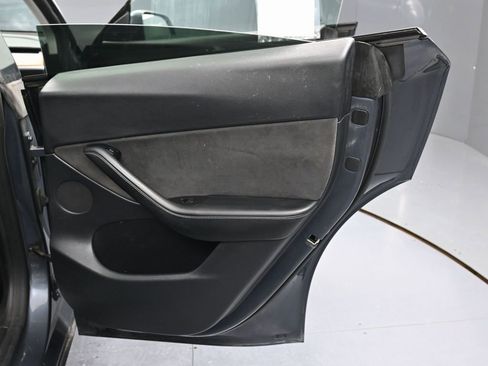 Used 2022 Tesla Model Y Long Range image 43