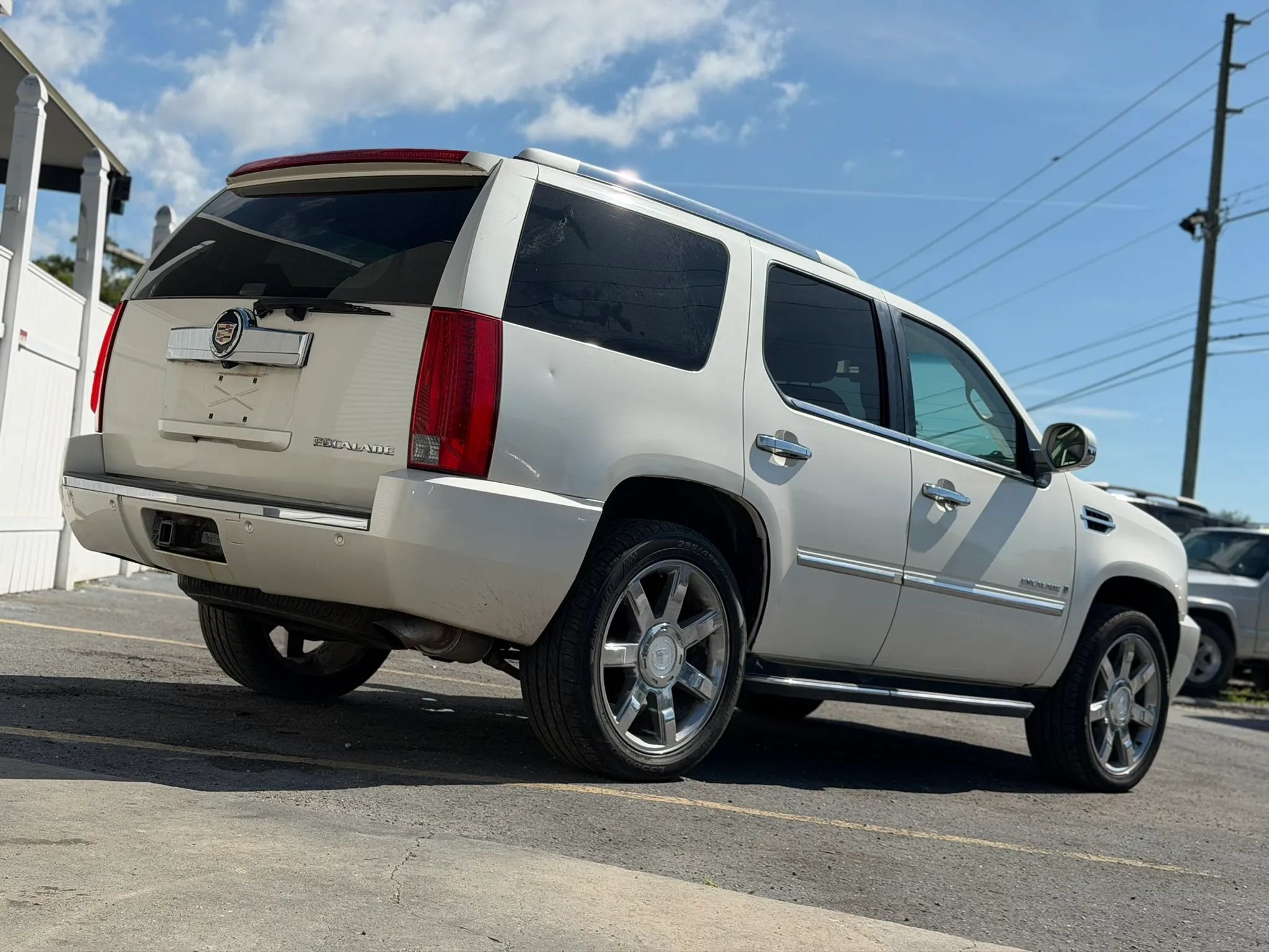 Used 2008 Cadillac Escalade AWD image 3