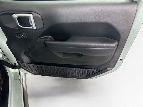 Used 2023 Jeep Wrangler Unlimited w/ Cold Weather Group AWD/4WD image 29