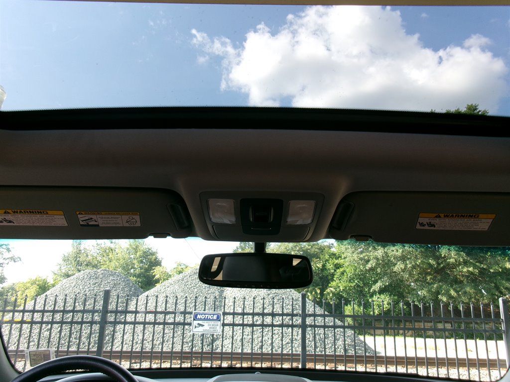 Used 2009 Kia Borrego EX w/ Premium Pkg RWD image 19