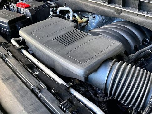 Used 2023 Chevrolet Suburban LT image 33