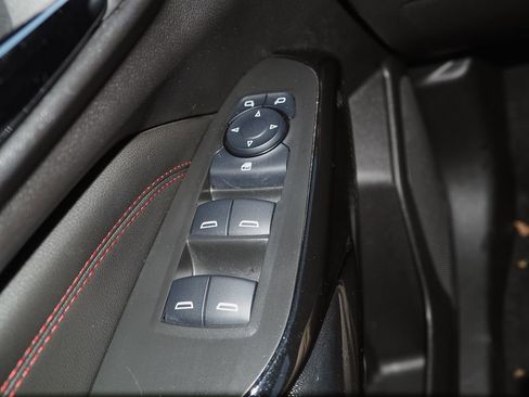 Certified 2024 Chevrolet Trax RS w/ Sunroof Package image 28