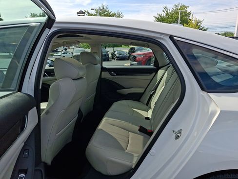 Certified 2018 Honda Accord Touring image 11