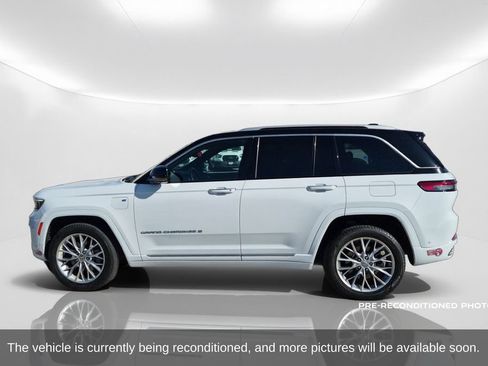Used 2023 Jeep Grand Cherokee Summit w/ Luxury Tech Group V AWD/4WD image 9