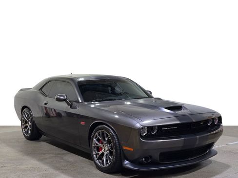 Used 2016 Dodge Challenger SRT w/ Technology Group image 3