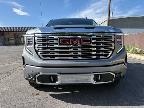 Used 2023 GMC Sierra 1500 Denali w/ Technology Package AWD/4WD image 9