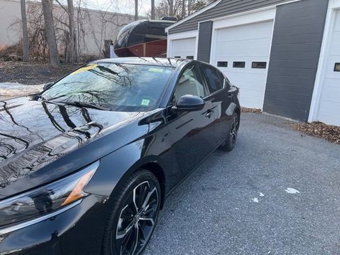 Used 2024 Nissan Altima 2.5 SR w/ SR Premium Package image 2