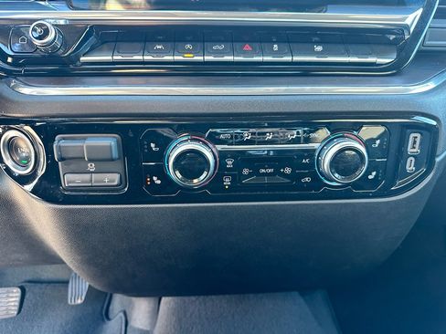 Used 2025 GMC Sierra 1500 SLT image 13