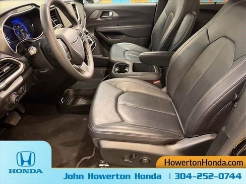 Used 2025 Chrysler Pacifica Select FWD image 17